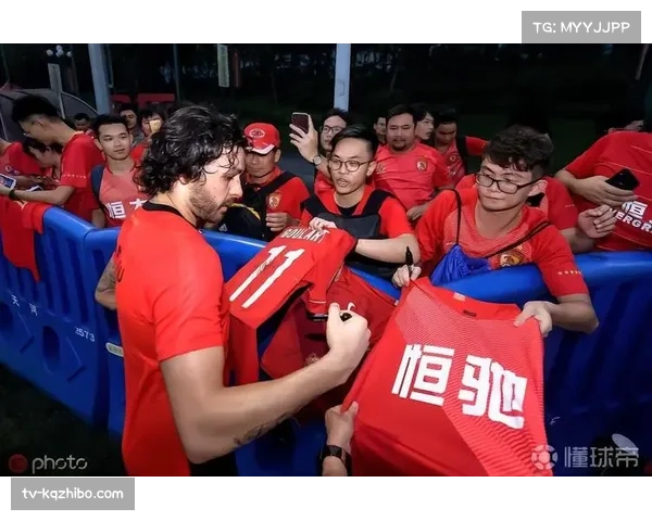 梅州客家举办球迷开放日，新援首次公开亮相